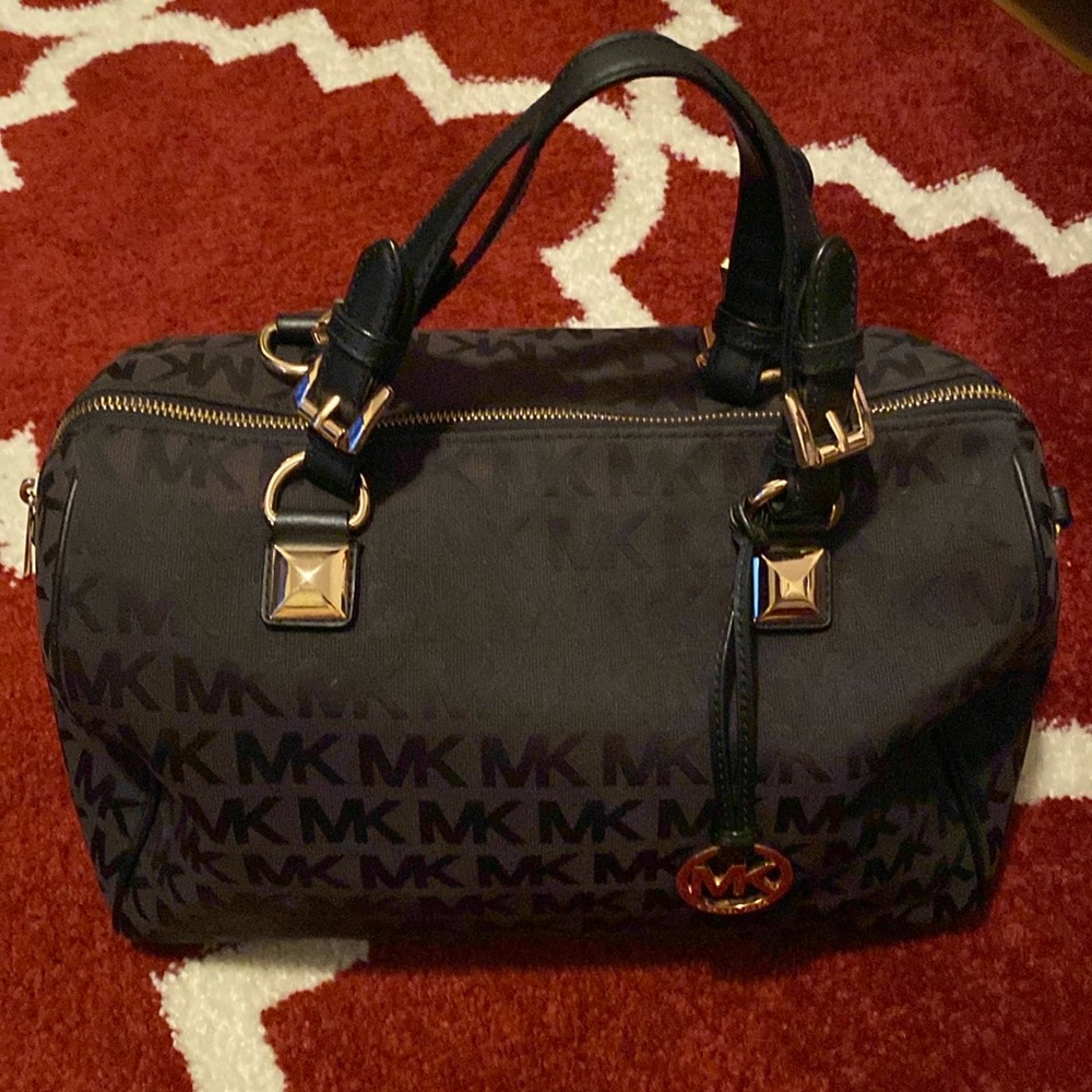 Michael Kors
Black Grayson Satchel 
EUC